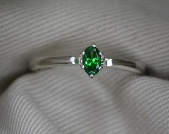 High End 0.25 Carat Green Tsavorite Garnet Ring Sterling Silver Solitaire January Green Birthstone Genuine Natural Earth Mined