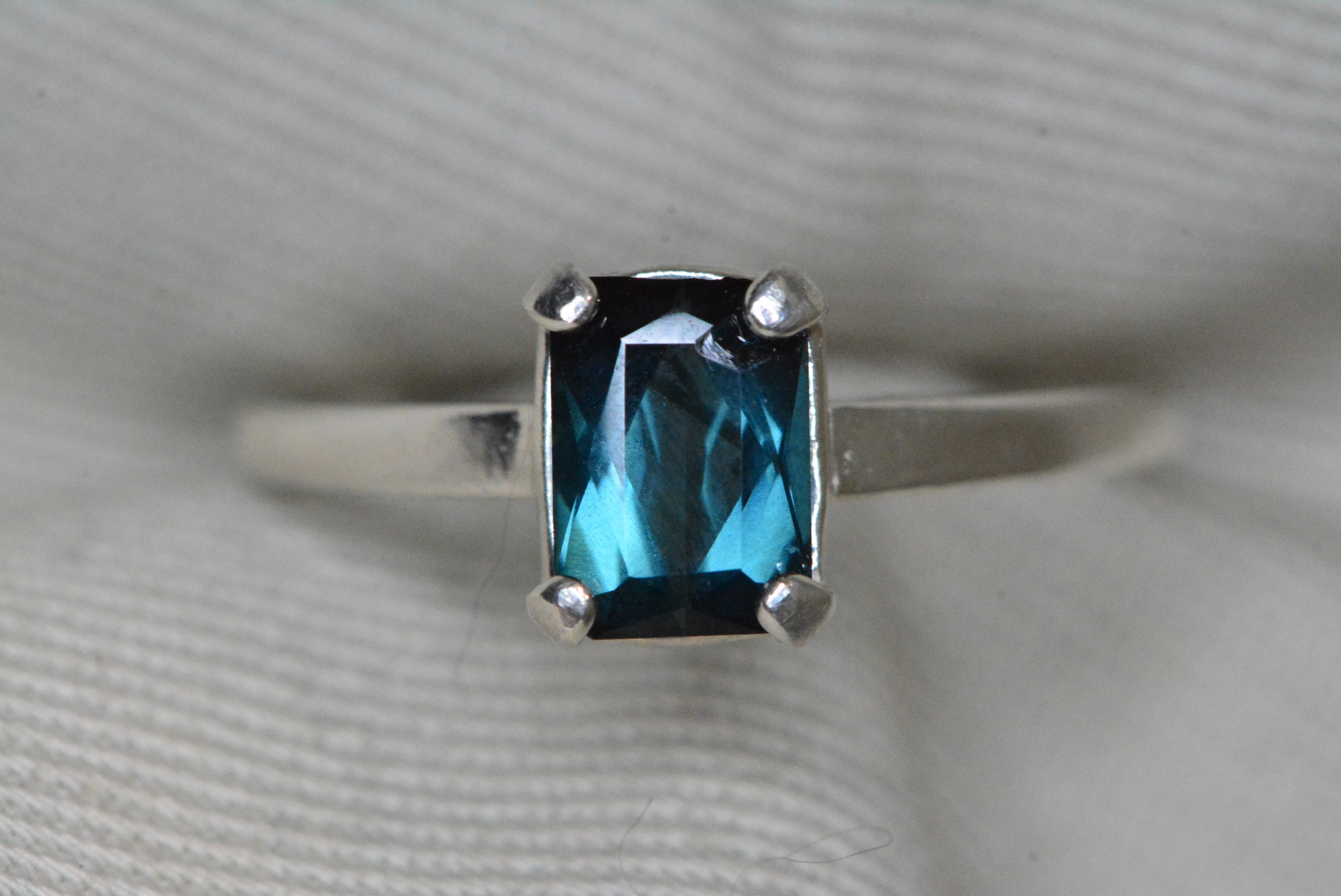 りり★トルマリンキャツアイ、ラズライトインソーダライト★リングオーダー ラズライトインソーダライト&ホワイトダイヤモンドリング 商品詳細