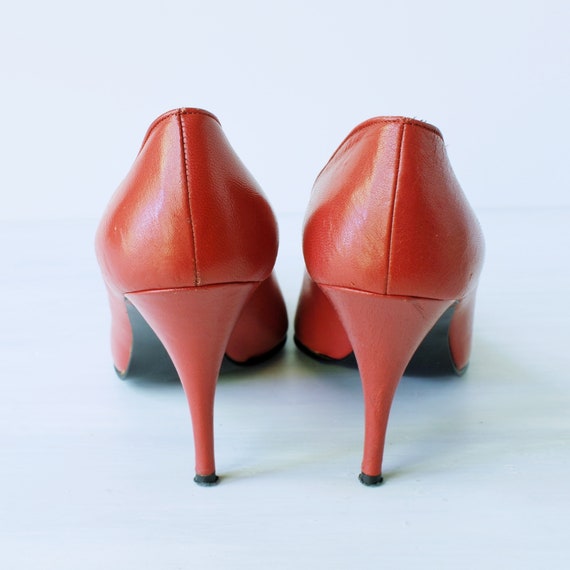 Vintage Kenneth Cole red stiletto high heel pumps… - image 5