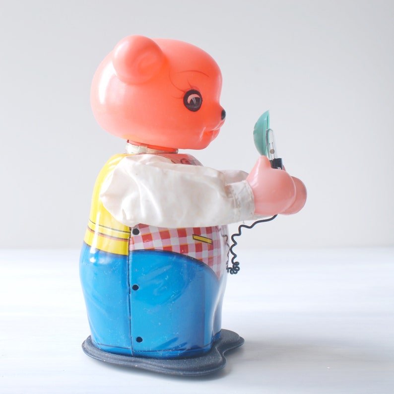 battery operated Vintage Photographer Bear tin litho wind-up mechanical toy styrene plastic flash camera made in China photography