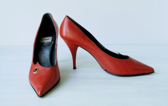 Vintage Kenneth Cole red stiletto high heel pumps… - image 1