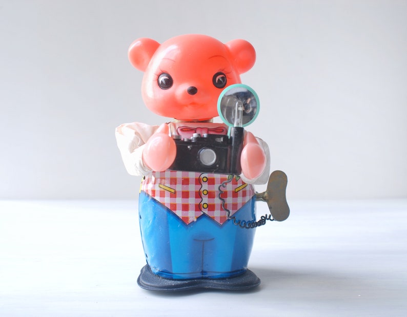 battery operated Vintage Photographer Bear tin litho wind-up mechanical toy styrene plastic flash camera made in China photography