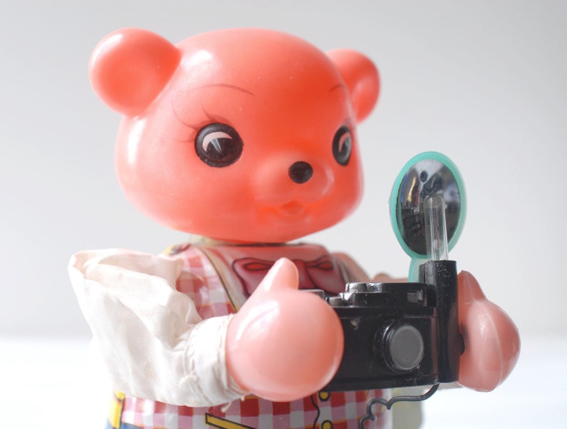 battery operated Vintage Photographer Bear tin litho wind-up mechanical toy styrene plastic flash camera made in China photography