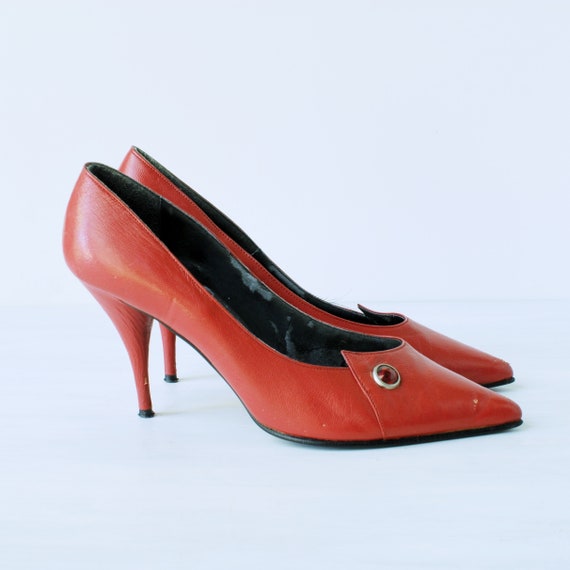 Vintage Kenneth Cole red stiletto high heel pumps… - image 2