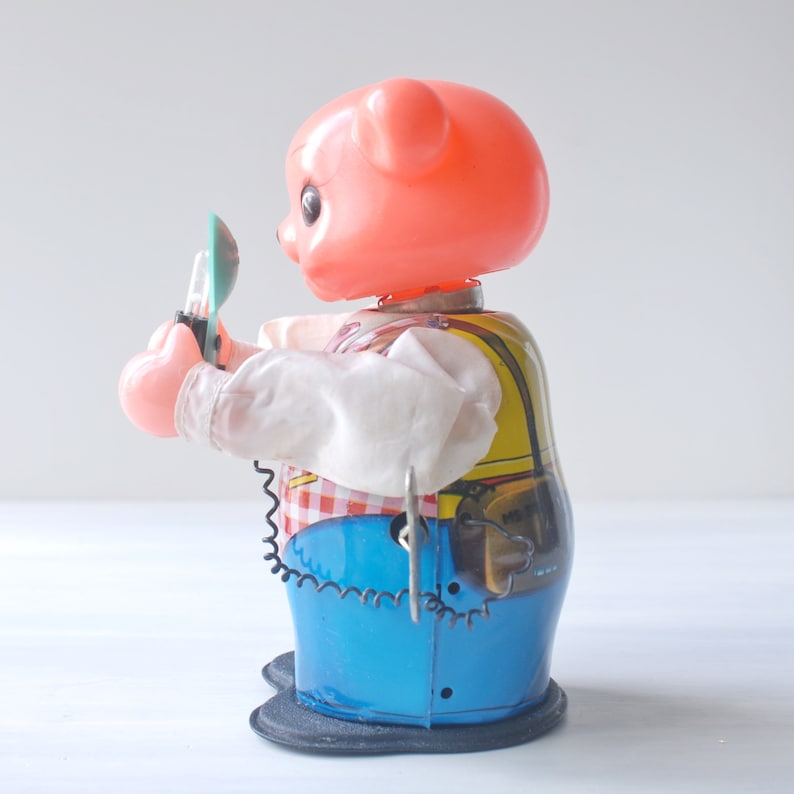 battery operated Vintage Photographer Bear tin litho wind-up mechanical toy styrene plastic flash camera made in China photography