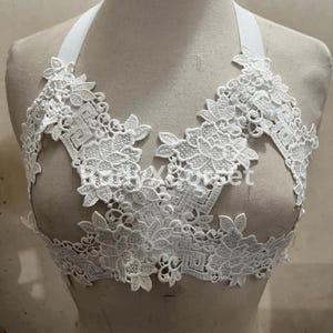 Bralette halter de encaje blanco – Lencería floral bordada | Top festival boda | Sujetador corto artesanal boho para novia
