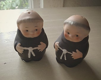 VINTAGE SALT & PEPPER Shakers