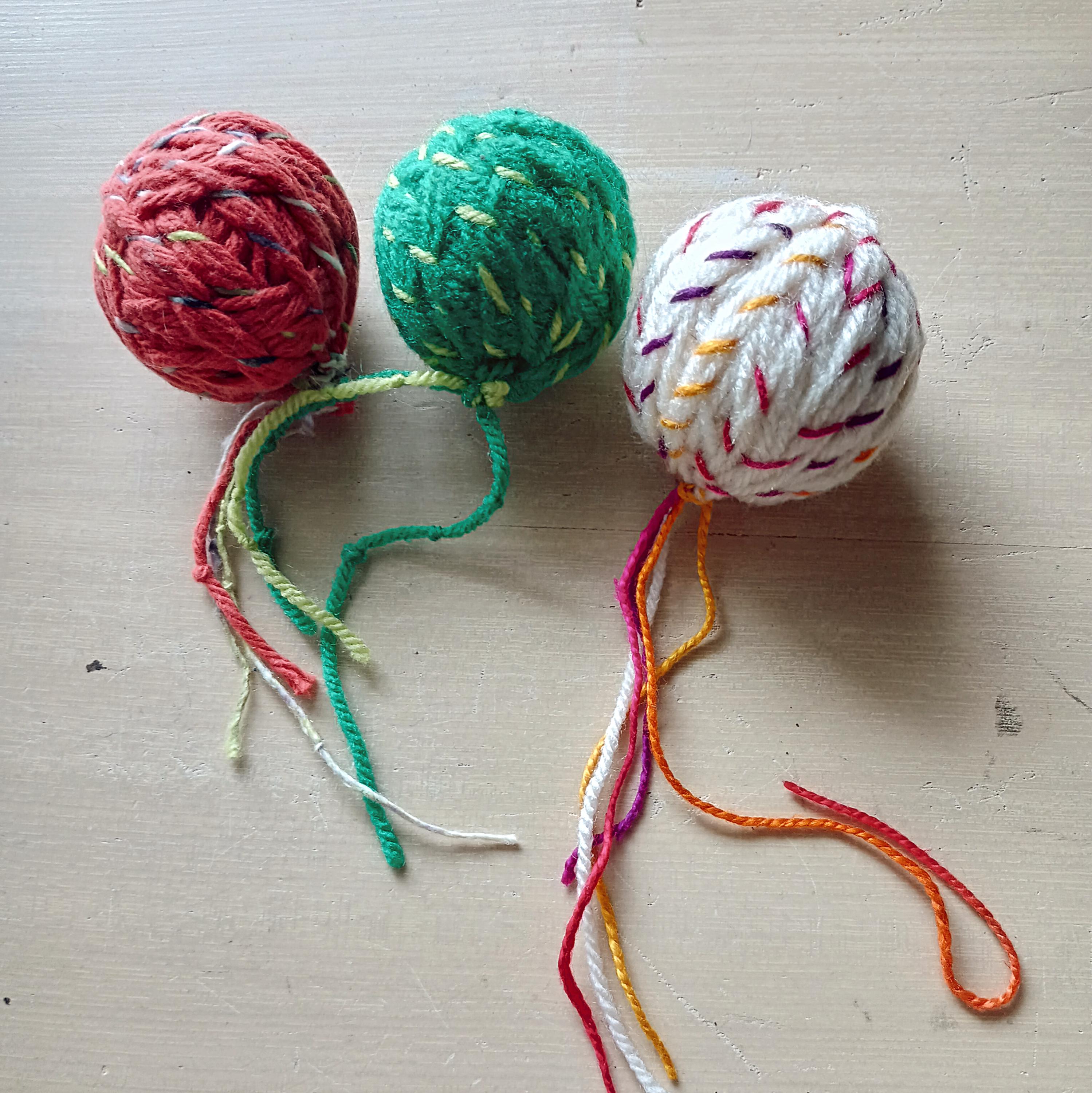 CAT TOY YARN Ball with Tail