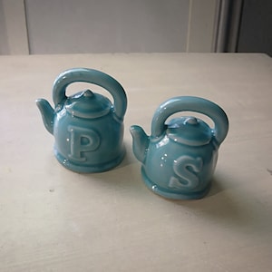 SALT and PEPPER SHAKERS Teapots Vintage