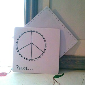 Lot de six cartes de correspondance vierges brodées Peace