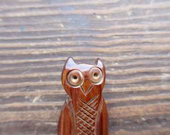 Vtg carved wood owl brooch / pin / carved owl / retro groovy / cute handmade