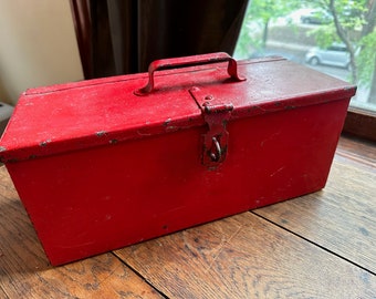 HEAVY 1970s metal red-painted toolbox, latching for padlock, top-loading