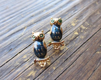 What big eyes you have. Vtg 1970s enamel owl earrings / pierced ears / green blue goldtone / mod retro groovy / hippie boho