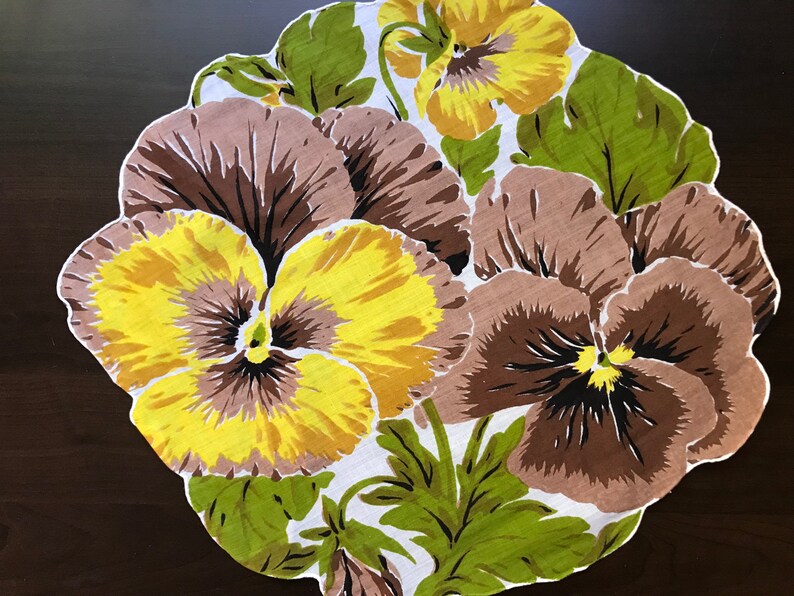 Vtg midcentury pansy hankyhandkerchief excellent condition shaped rolled hem