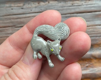 1980s-1990s gray squirrel brooch, Gerry's, very good condition