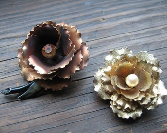 Metal pair. Pair of 2 metal flower, floral brooches, pins, midcentury, rhinestone, faux pearl, copper, goldtone. Great vintage condition.