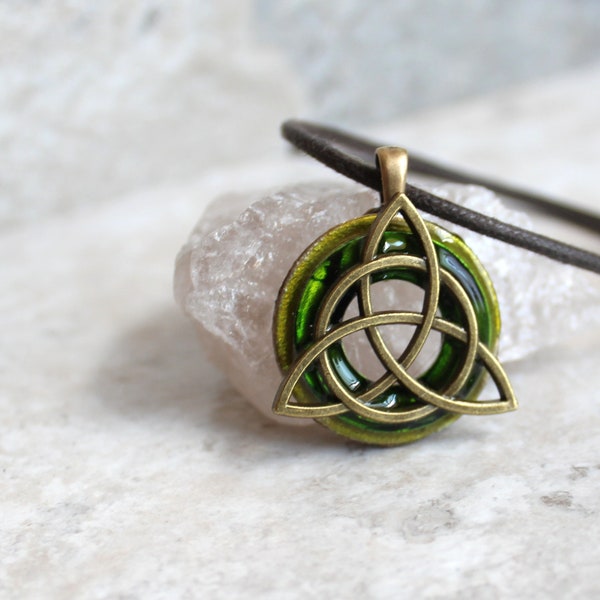 mens groene triquetra ketting