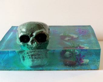 skull statue island, tabletop decoration, micro landscape, unique gift, skull diorama