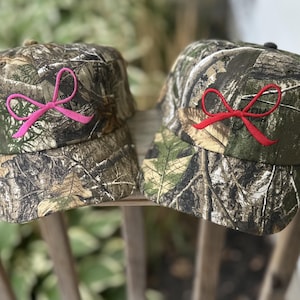 Camo Baseball Cap with Embroidered Bow: Adjustable Women&#39;s Hat