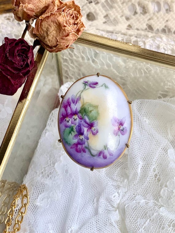 Antique Victorian Hand Painted Porcelain brooch-damaged