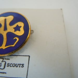 Girl Scout Trefoil Pin image 1