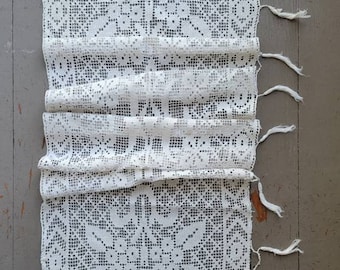 Vintage Lace Runner