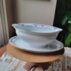 Vintage Royal Bayreuth Gravy Boat
