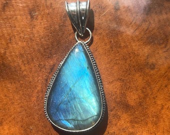 Authentieke labradoriethangers 925 verzilverd, verzegeld en klaar voor verzending