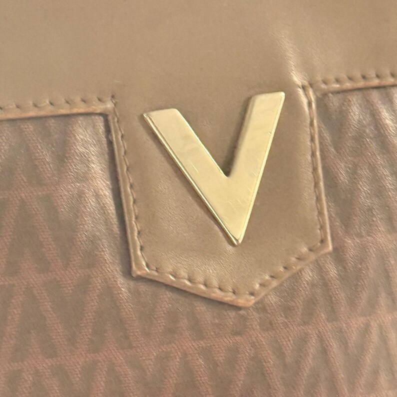Valentino brown leather V pattern clutch bag image 5