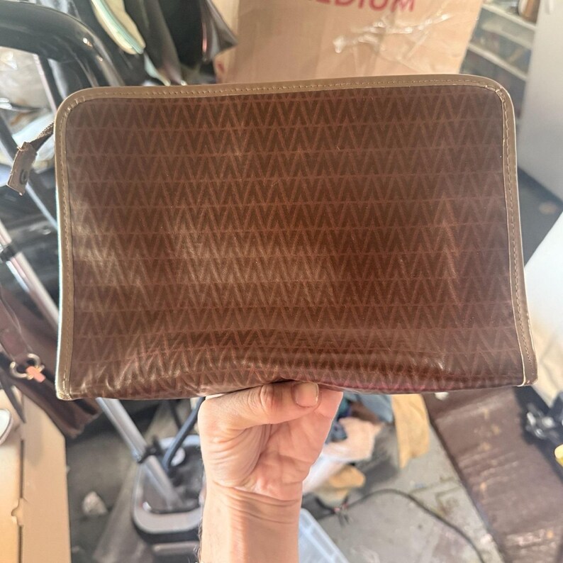 Valentino brown leather V pattern clutch bag image 4