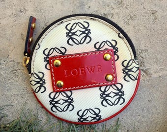 Monedero redondo LOEWE Anagram Monogram con detalles en piel roja (pieza rara, Japón)