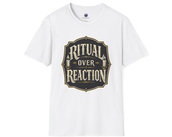 Camiseta Ritual Over Reaction / Tipografía de insignia con escritura vintage