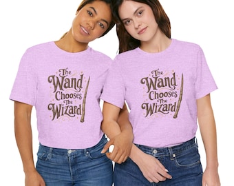 Camiseta "La varita elige al mago" / Tipografía de varita mágica de hechicería