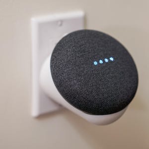 Google Mini Outlet Display (1st & 2nd Gen)