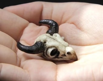 Rick das Monster Schädel Charm, handgemachte harzperle für DIY Schmuck, Terrarium Dekor, Gothic Handwerk Versorgung, Miniatur Makabre Kunst.