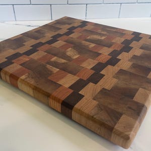 Stirnholz Schneidebrett - Checker Muster Hartholz | Handgemachtes Schneidebrett | 11x10 Koch Brettchen | Langlebiges, lebensmittelsicheres Geschenk