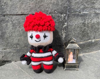 Crochet Halloween Clown Doll – Handmade Creepy Amigurumi Plush, Spooky Cute Plushie, Unique Scary Collectible Gift, Kawaii Decoration
