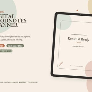 Peut inclure: Une tablette numérique affichant un agenda Goodnotes 2026-2027 intitulé Rooted & Ready. L'interface comprend 425 pages, des onglets cliquables et une période d'août 2026 à juillet 2027. Le design utilise des tons terre et du texte minimaliste.