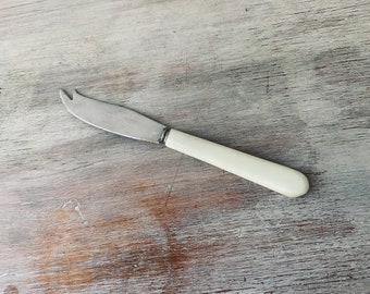 VINTAGE faux bone handled cheese knife. VINTAGE kitchen / vintage home.