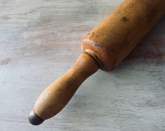 Extra Long 1950s High quality VINTAGE Kauri Pine wooden rolling pin. Rustic / Vintage kitchen