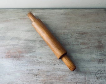 High quality 1950s VINTAGE kauri pine rustic wooden rolling pin. Rustic / Vintage kitchen
