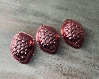 Three VINTAGE anodised aluminium pink jelly mould's . Vintage kitchen.