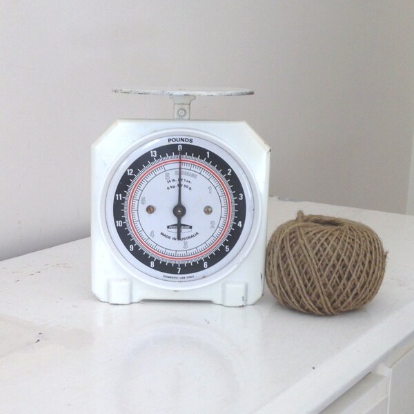 White Vintage Metal Persinware Kitchen scales. Made in Australia. My vintage home / vintage kitchenalia.