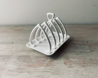 Vintage ENGLISH COALPORT "Countryware" Toast Rack. My white vintage home / Vintage decor