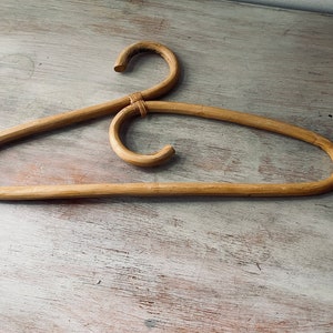 VINTAGE 1970's wooden / bamboo coat hanger. Vintage home / decor image 3