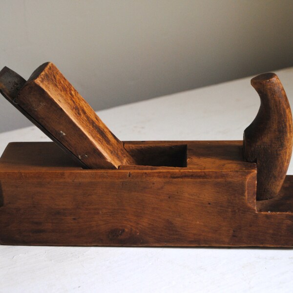 Large VINTAGE wooden hand plane. My vintage home