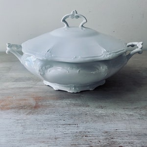 Scarce Tirschenreuth Baronesse Germany White Tureen, complete with lid. image 2