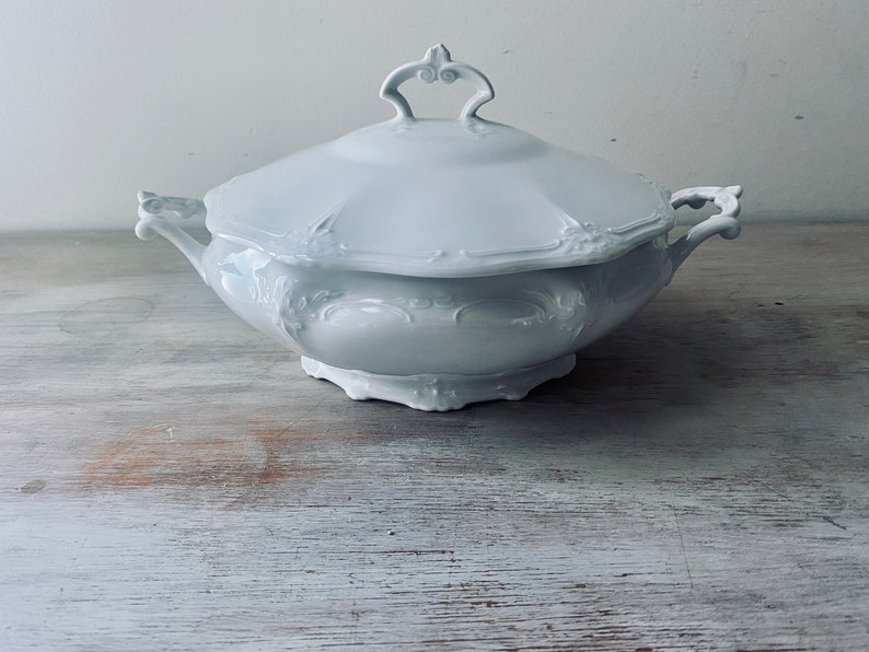 Scarce Tirschenreuth Baronesse Germany White Tureen, complete with lid. image 2