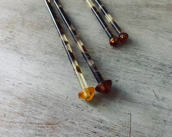 Scarce VINTAGE 1960 Bee Hive Paton's Tortoise Shell Knitting Needles in a Size 7 and size 8s. My Vintage home.