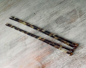 Two pairs of VINTAGE Paton's Tortoise Shell Knitting Needles. Size 8's and 10's. My Vintage home.